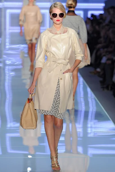 Look 2